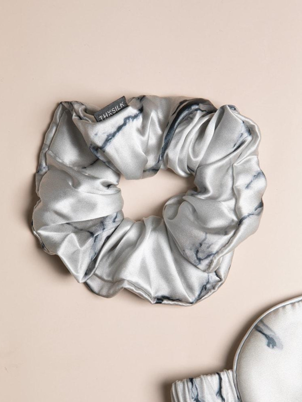 Seiden-Scrunchies mit besonderem Design