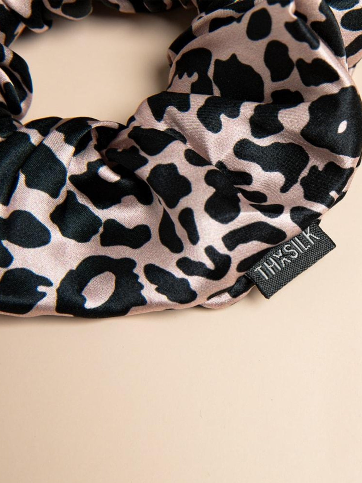 Seiden-Scrunchies mit besonderem Design