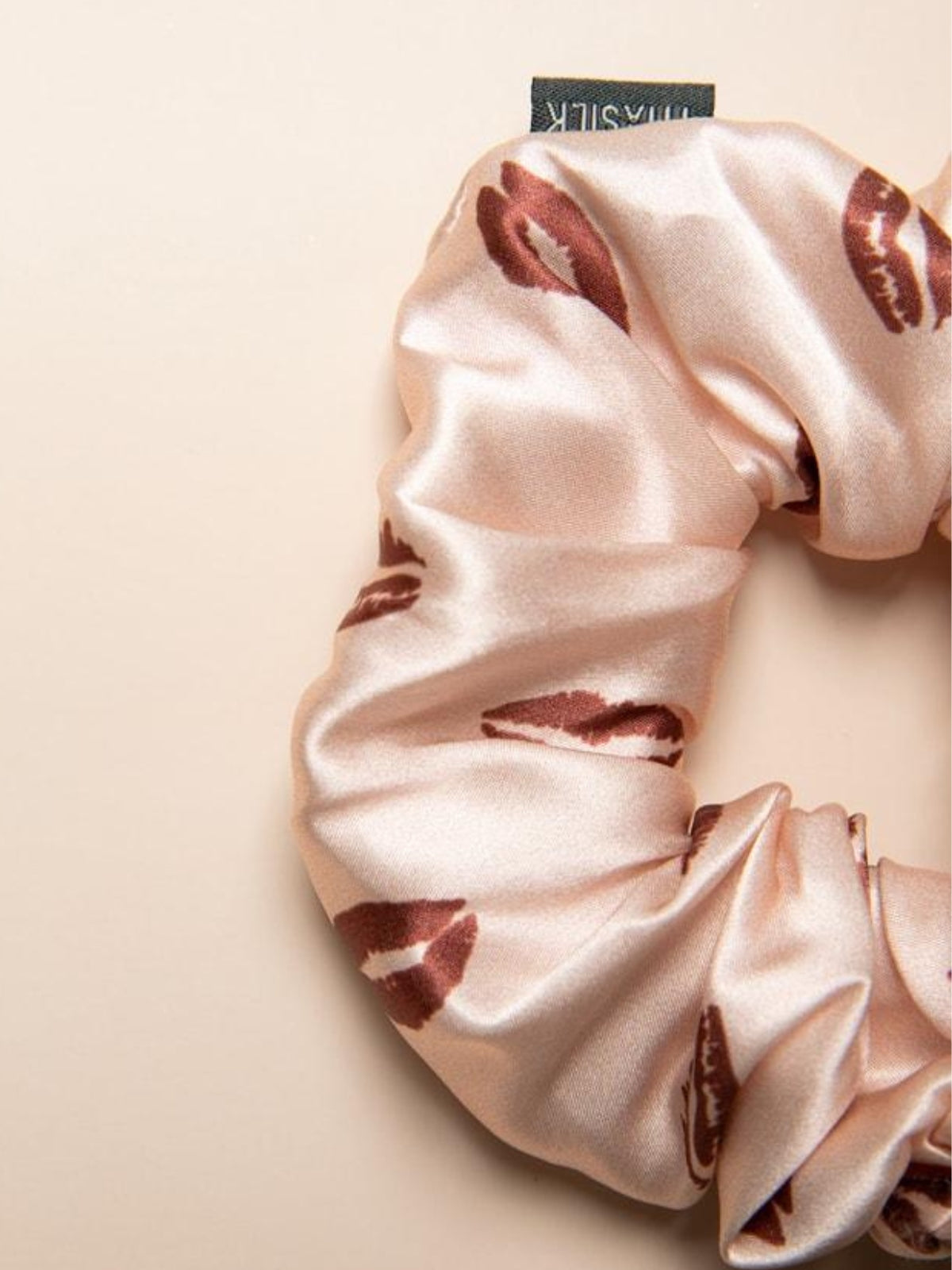 Seiden-Scrunchies mit besonderem Design