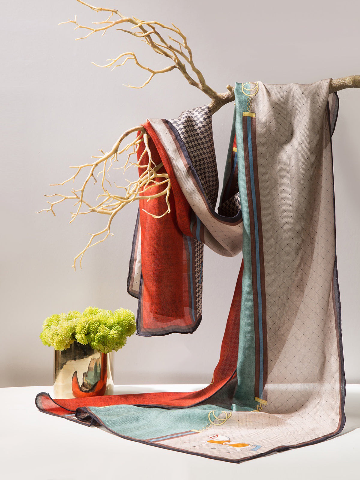 Langer Seidenschal aus Maulbeerseide Leichter und fließender Seiden Überwurf