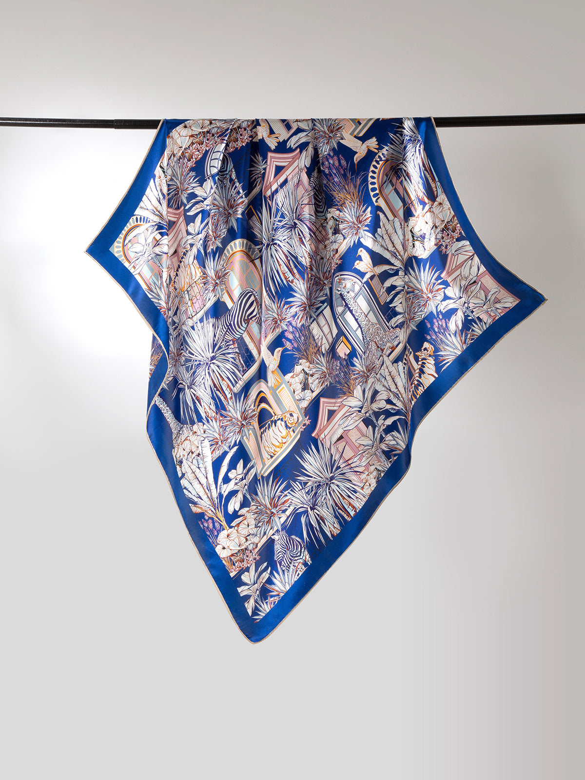 Vielseitiges Seidentuch 88x88 cm Als Elegantes Kopftuch Schal oder Pareo Tragbar