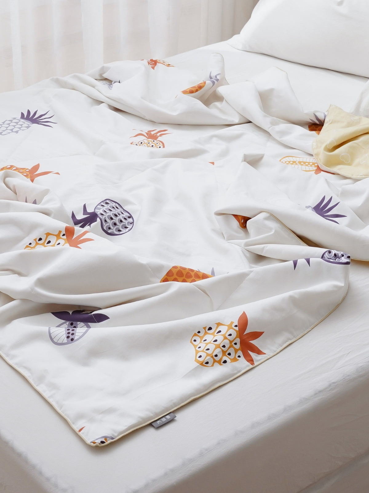 Seidene Sommerdecke mit Ananas-Design – Ausverkauf