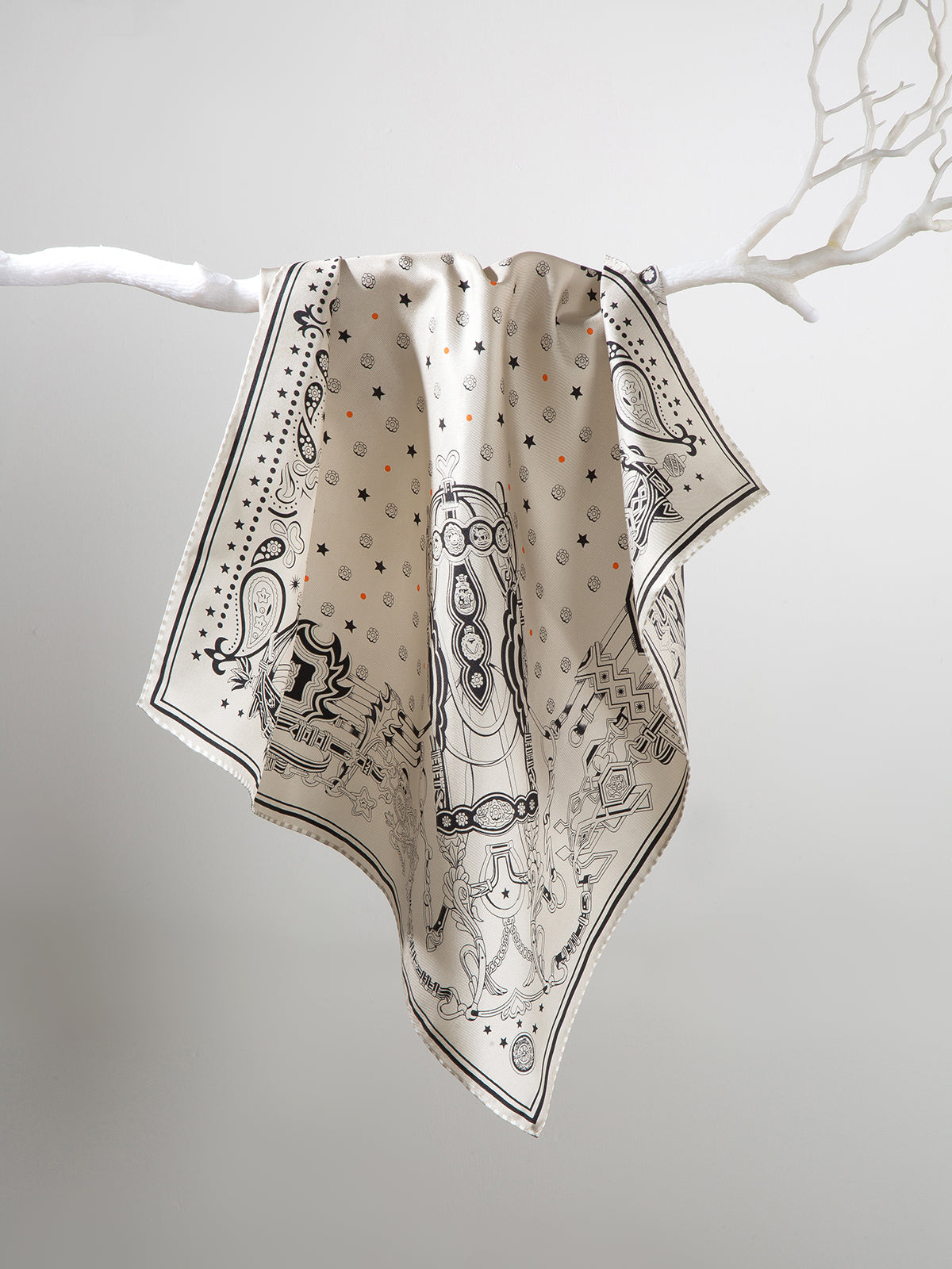 Klassisches Vintage Seidentuch Vielseitig als Halstuch Bandana oder Taschendeko