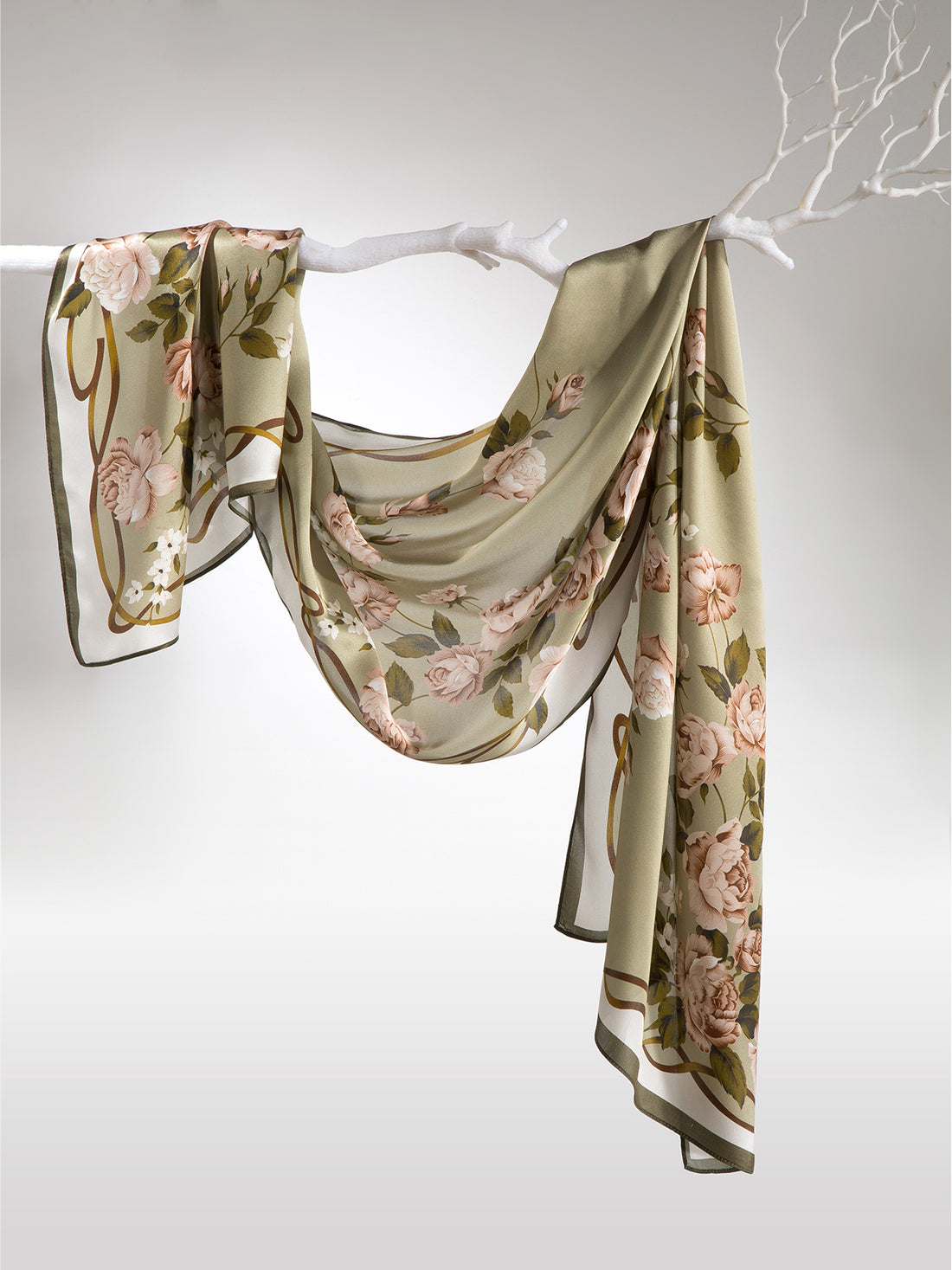 Langer Seidenschal aus Maulbeerseide Weicher und vielseitiger Seidenbegleiter