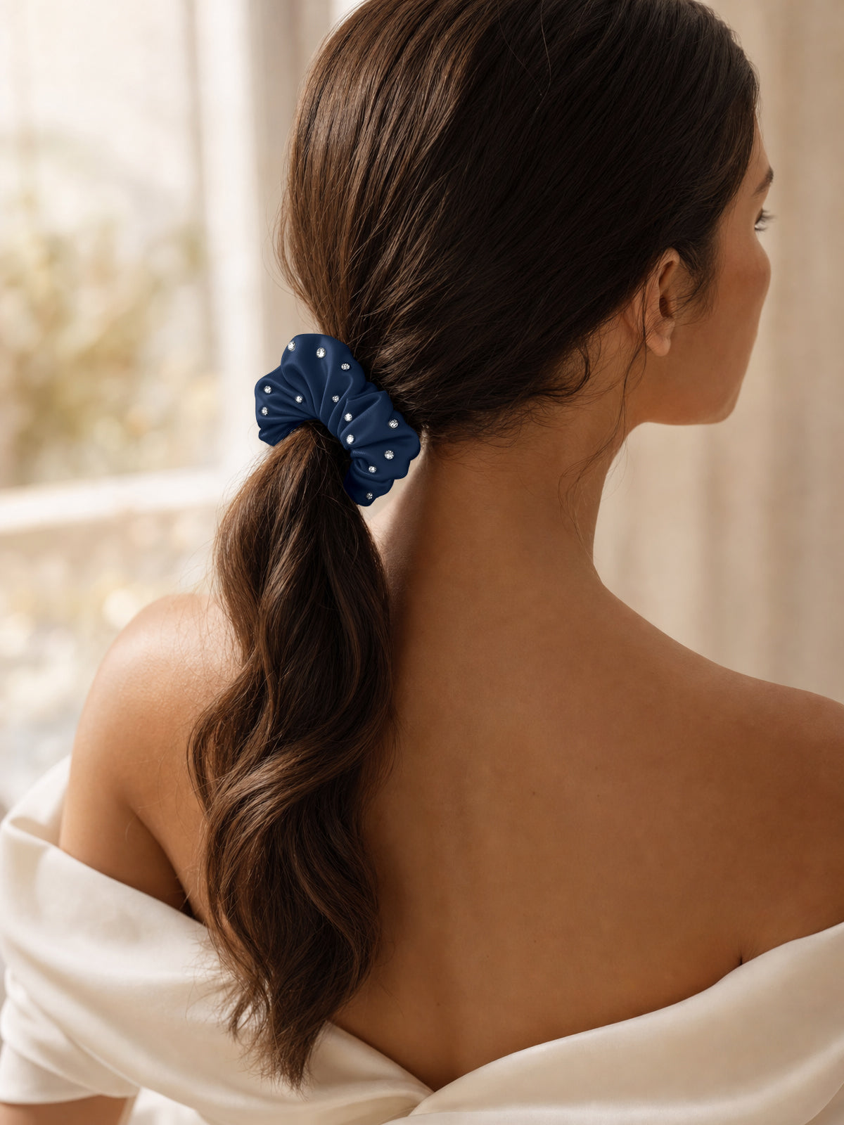 30 Momme Seidenscrunchie mit Strass