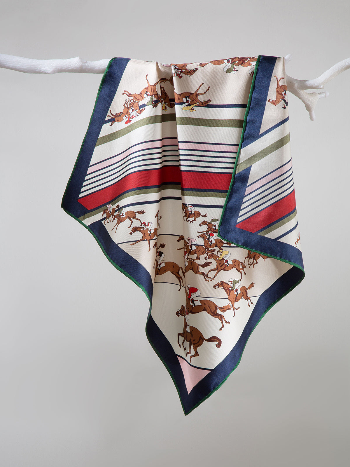 Klassisches Vintage Seidentuch Vielseitig als Halstuch Bandana oder Taschendeko