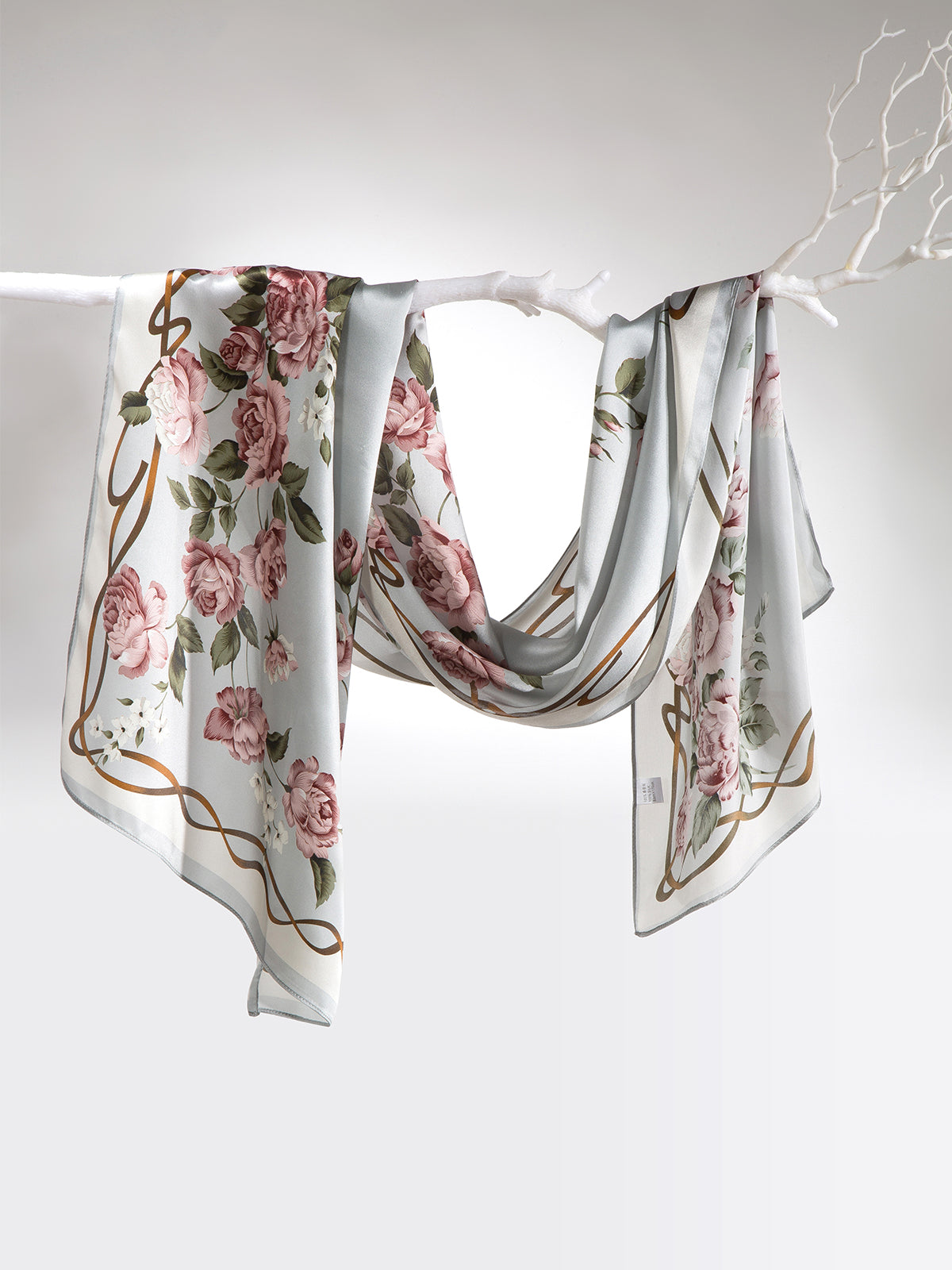 Langer Seidenschal aus Maulbeerseide Weicher und vielseitiger Seidenbegleiter