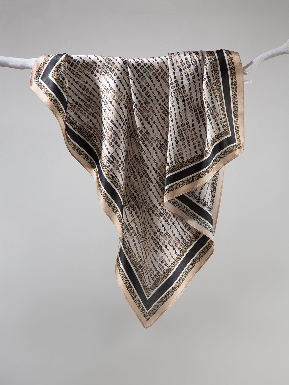 Vintage Seidentuch 65x65 cm Zeitloses Quadratisches Seiden Accessoire