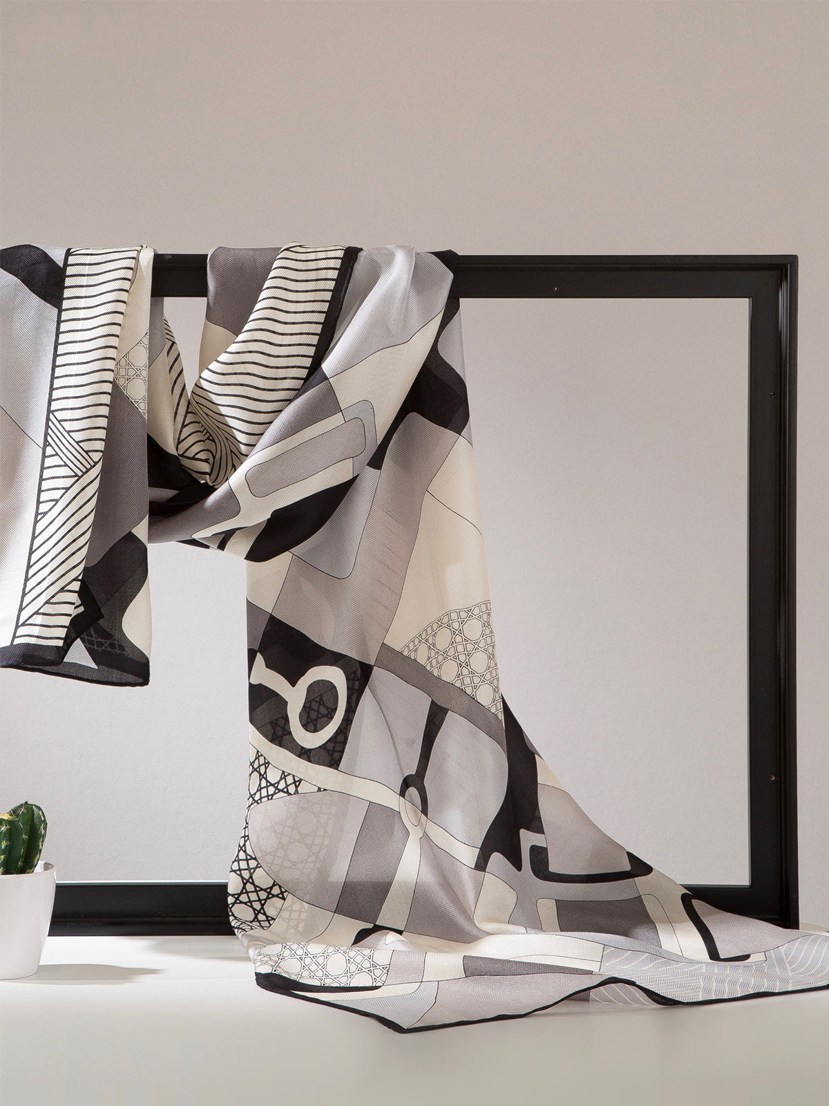 Langer Seidenschal aus Maulbeerseide Leichter und fließender Seiden Überwurf